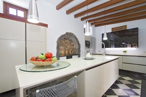 House, 5 Bedrooms (2 double and 6 single beds) | Food court - Casa Rural Hero (Tías)