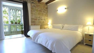 Superior Double Room, Balcony | Soundproofing, free WiFi, bed sheets
