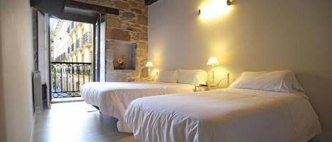 Triple Room | Soundproofing, free WiFi, bed sheets