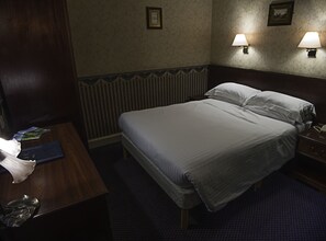 1 soverom, skrivebord, strykejern/-brett og wi-fi (inkludert)