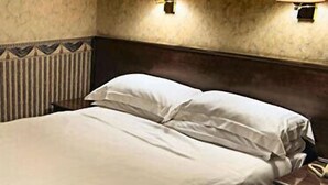 Double Room | 1 bilik tidur, meja, seterika/papan seterika, Wi-fi percuma 