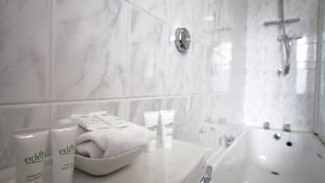 Ensemble douche/baignoire, articles de toilette gratuits, sĂšche-cheveux