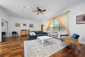 Living area - The Bloomfield Inn (Prince Edward)