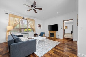 Room 3 (The Rosehall) | Area keluarga | TV layar datar