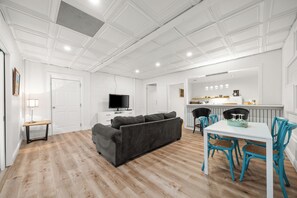 Living area - The Bloomfield Inn (Prince Edward)