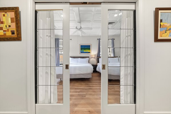 Room 1 (The Meadow) | 1 kamar tidur, seprai premium, dan bantalan ekstra lembut