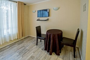 Repas dans la chambre