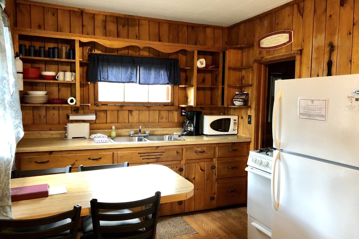 cabin, 2 bedrooms | private kitchen | coffee/tea maker, freezer