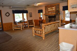 Interior entrance - Sportsman's Lodge (Baudette)