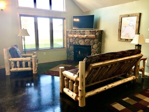 別墅, 2 間臥室, 河景 | 客廳 | 電視