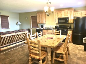 Villa, 1 Bedroom | In-room dining - Sportsman's Lodge (Baudette)