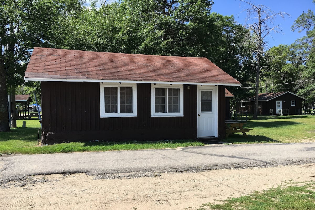 Cabin, 1 Bedroom | 1 bilik tidur, Wi-fi percuma, cadar katil