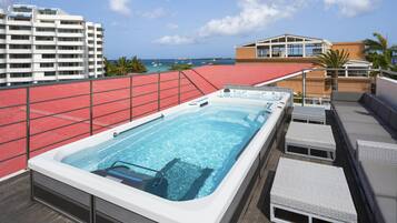 Outdoor pool, sun loungers