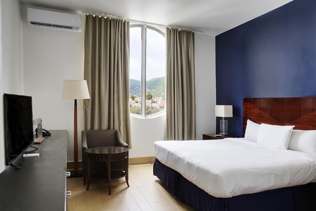 Premium bedding, in-room safe, desk, laptop workspace