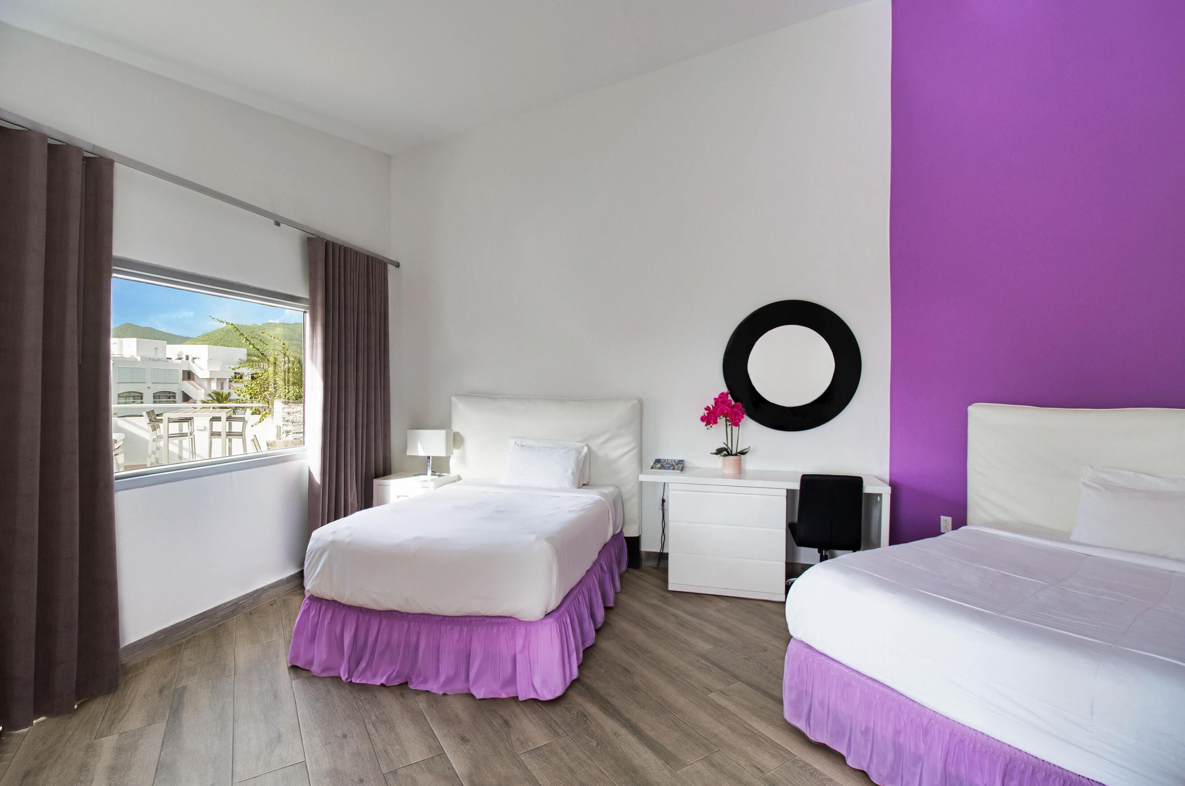 Premium bedding, in-room safe, desk, laptop workspace