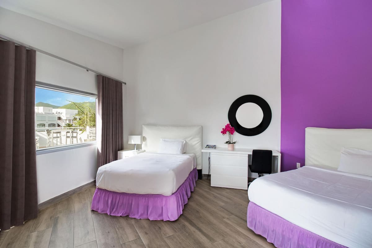 Premium bedding, in-room safe, desk, laptop workspace