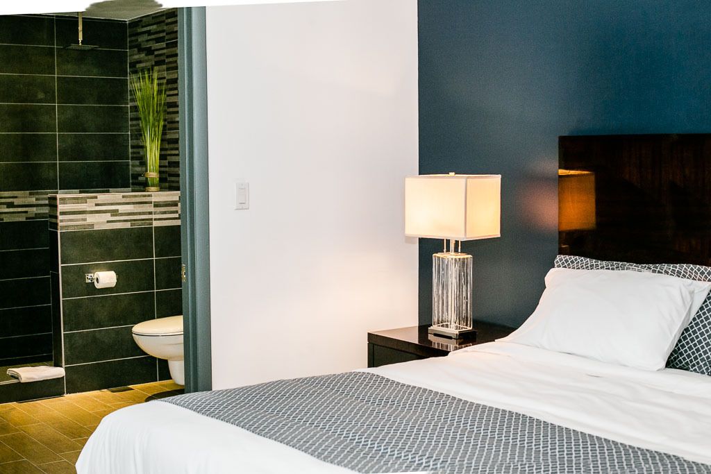 studio suite, 1 king bed, mountain view | 1 bedroom, premium bedding, in-room safe, desk