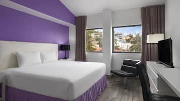 Suite, 1 King Bed, Kitchen, Mountain View (with Sofabed, Full Kitchen) | Premium bedding, in-room safe, desk, laptop workspace