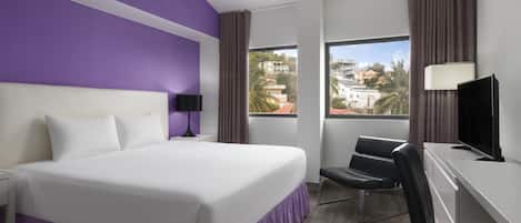 Suite, 1 King Bed, Kitchen, Mountain View (with Sofabed, Full Kitchen)