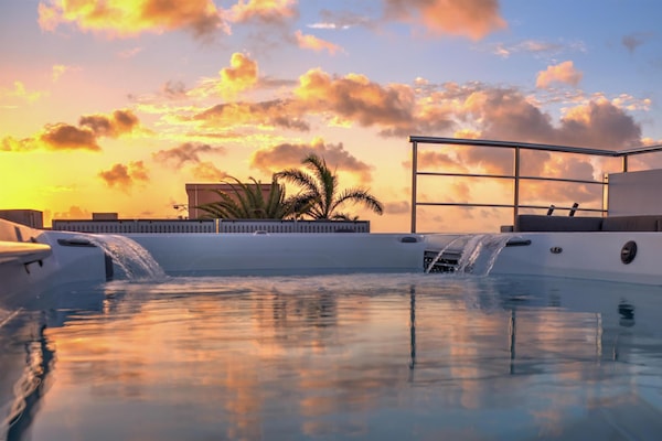 AuĂenpool, LiegestĂŒhle