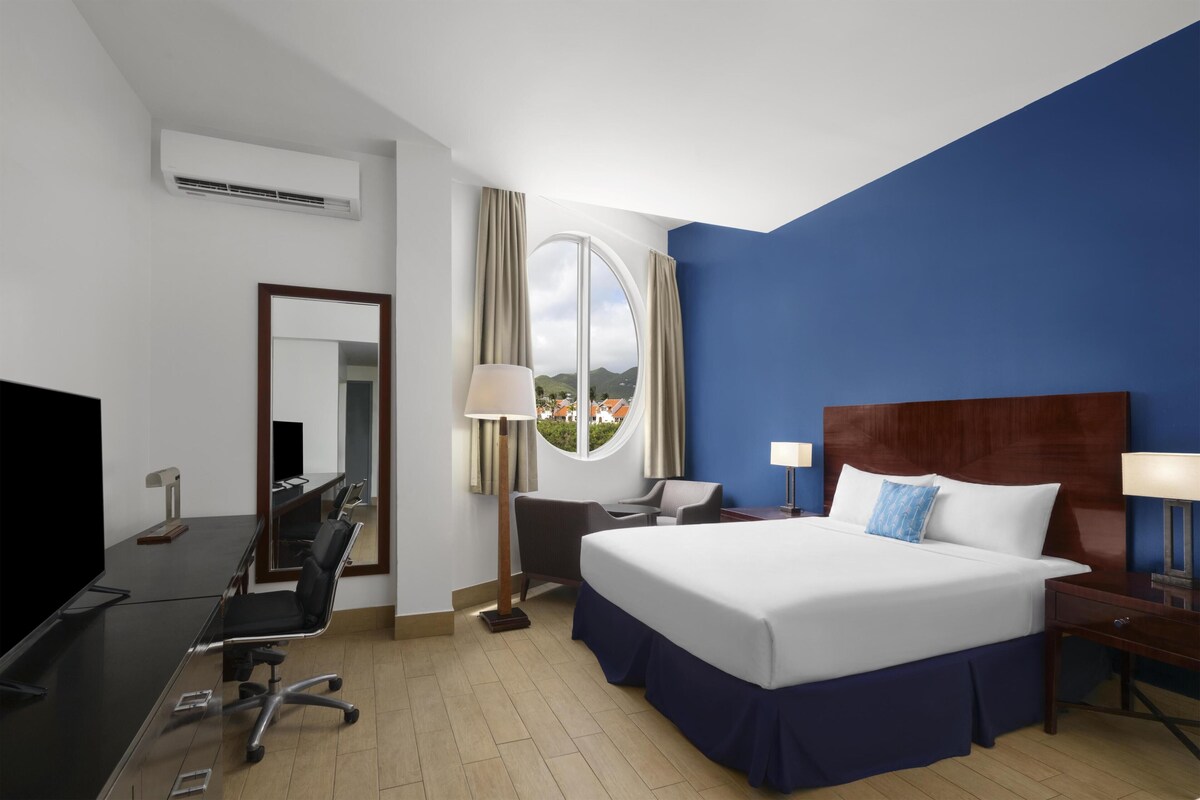 Standard Studio, 1 King Bed, Non Smoking, Kitchen (Full Kitchen) | Premium bedding, in-room safe, desk, laptop workspace