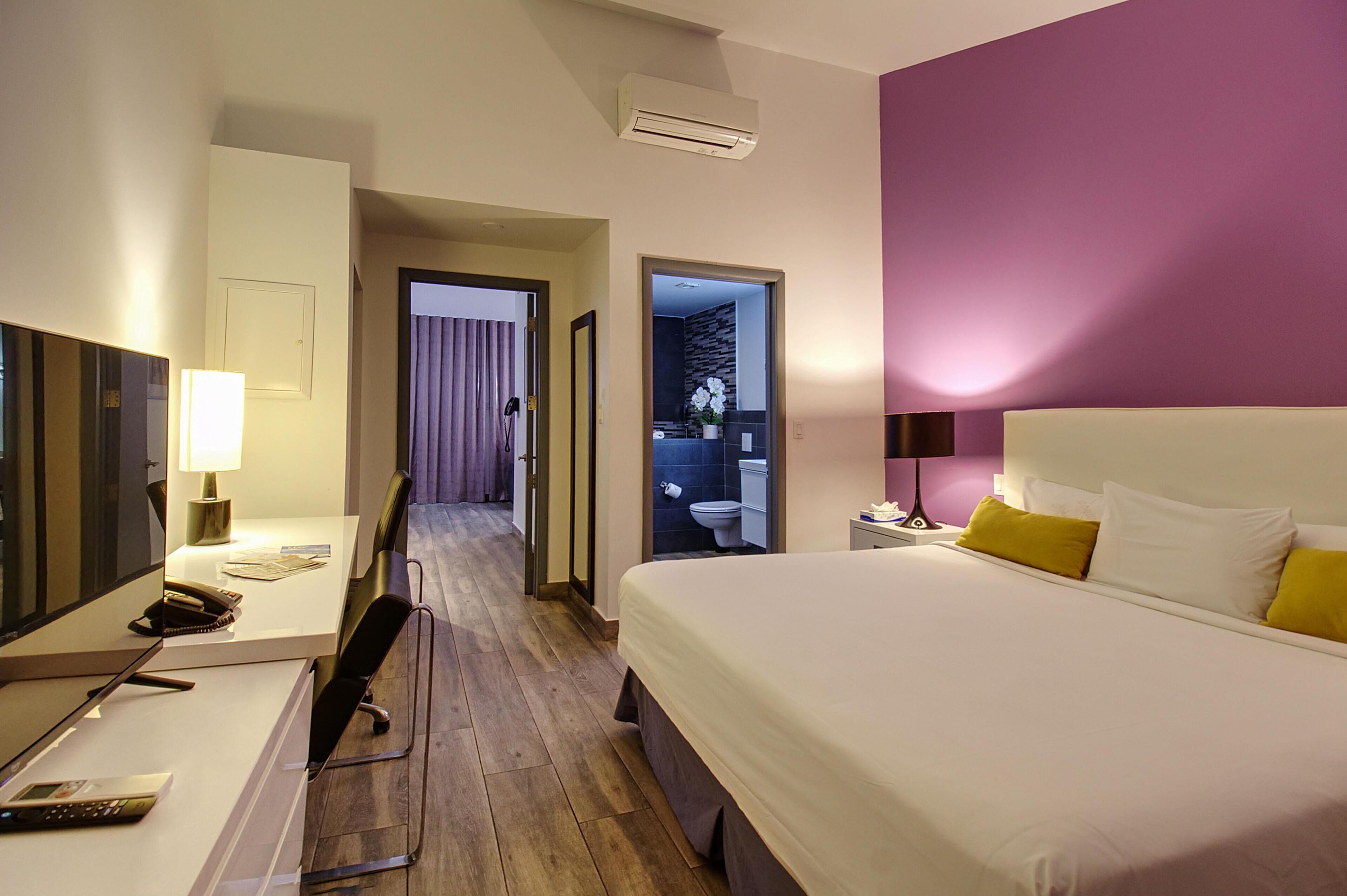 Premium bedding, in-room safe, desk, laptop workspace