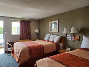 Habitación doble, 2 camas de matrimonio, No se admiten mascotas | Colchones con acolchado adicional, cortinas opacas, wifi gratis