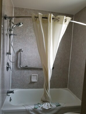 Double Room, 2 Queen Beds, Pets Not Allowed | Bathroom | Combined shower/tub, free toiletries, towels, soap