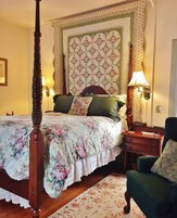 Quarto, banheiro privativo (Chesapeake Haven) | Escrivaninha, ferros/tábuas de passar roupa, Wi-Fi de cortesia