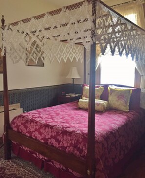 Room, Private Bathroom (Back Creek)