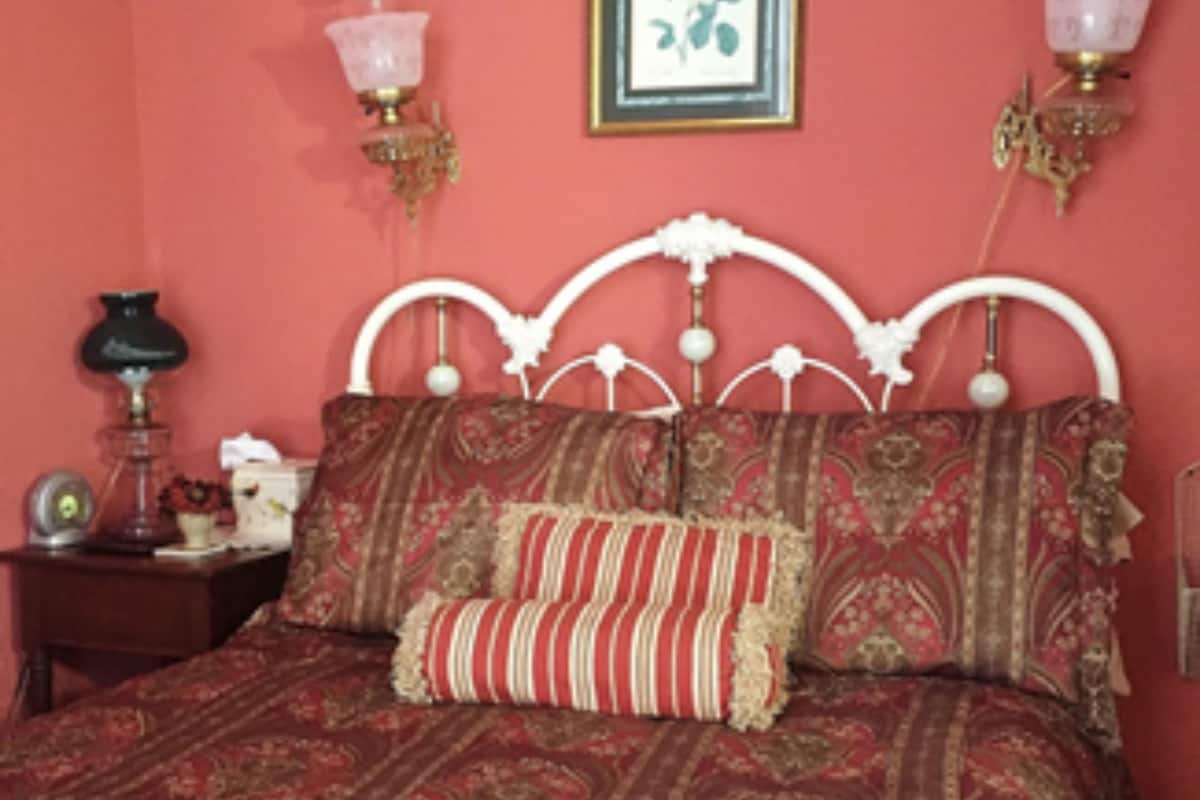 Room, Private Bathroom (Snug Harbor) | Desk, iron/ironing board, WiFi (free)