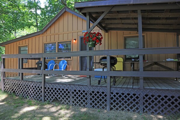 Deluxe Cabin (Humpback) | Terrace/patio