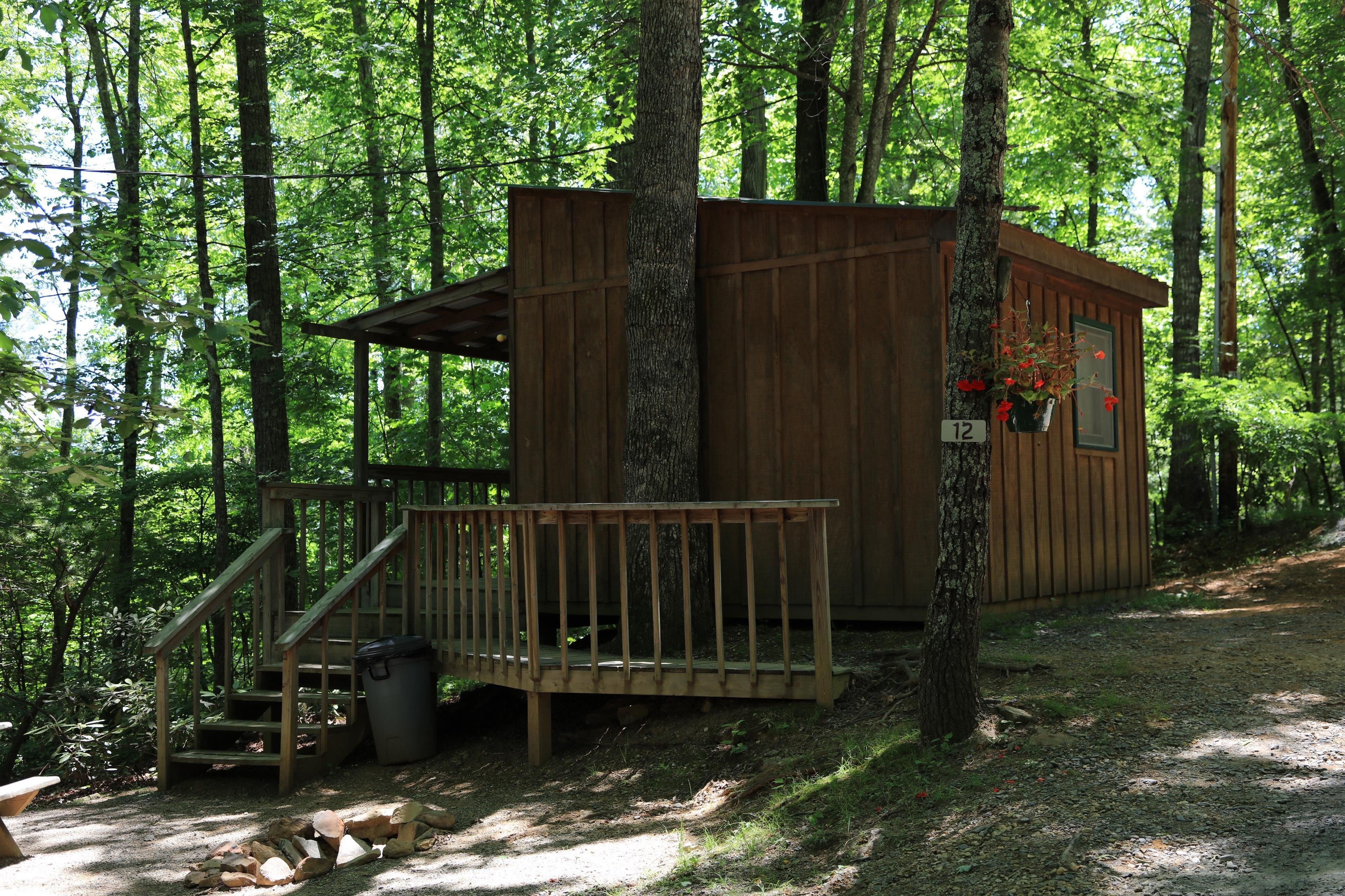 Cabin (Campin') | Front of property