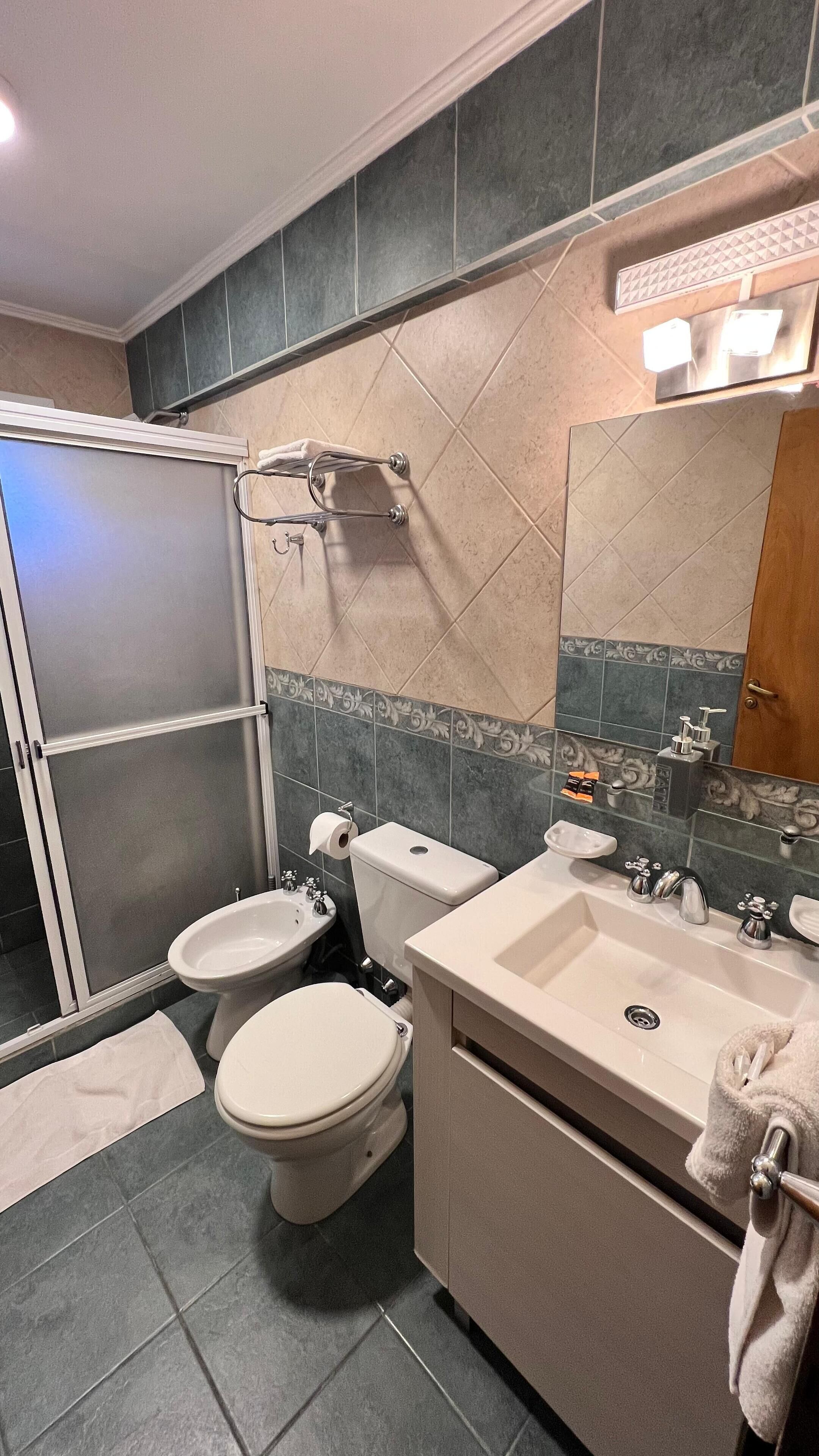 apartment 2 | bathroom | bidet, towels