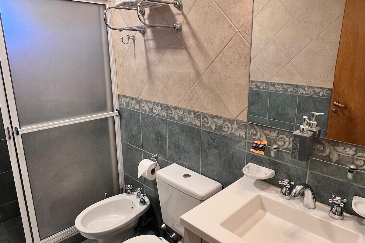 apartment 2 | bathroom | bidet, towels