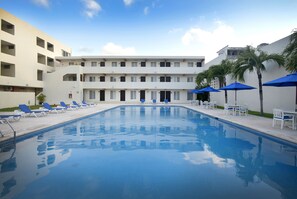 Kolam renang terbuka 