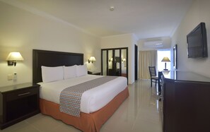 Deluxe Room, 1 King Bed | Premium bedding, in-room safe, desk, laptop workspace