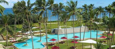 3 outdoor pools, pool umbrellas, sun loungers