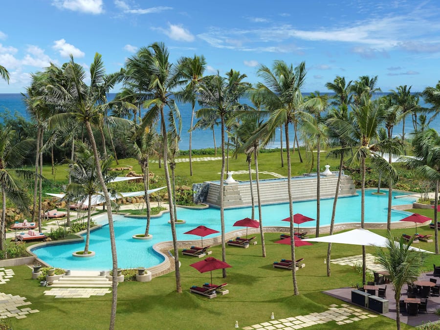 3 outdoor pools, pool umbrellas, sun loungers
