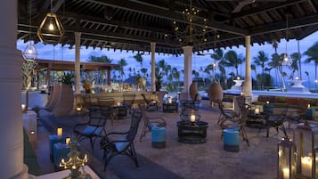 2 bars/lounges, 2 poolbars