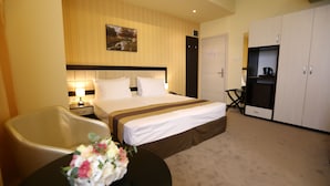 Minibar, in-room safe, desk, blackout curtains - Best Western Plus Briston (Otopeni)