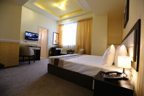 Minibar, in-room safe, desk, blackout drapes - Best Western Plus Briston (Otopeni)