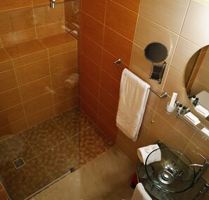 Shower, free toiletries, hair dryer, bathrobes - Best Western Plus Briston (Otopeni)
