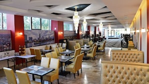 Breakfast, lunch and dinner served  - Best Western Plus Briston (Otopeni)