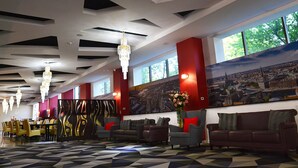 Lobby sitting area - Best Western Plus Briston (Otopeni)