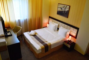 Minibar, in-room safe, desk, blackout drapes - Best Western Plus Briston (Otopeni)