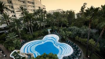 Indoor pool, outdoor pool