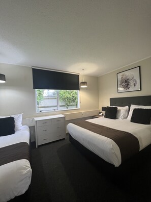 Superior Room, 1 Bedroom | Premium bedding, Select Comfort beds, in-room safe, desk - ASURE Green Gables Motel (Lower Hutt)
