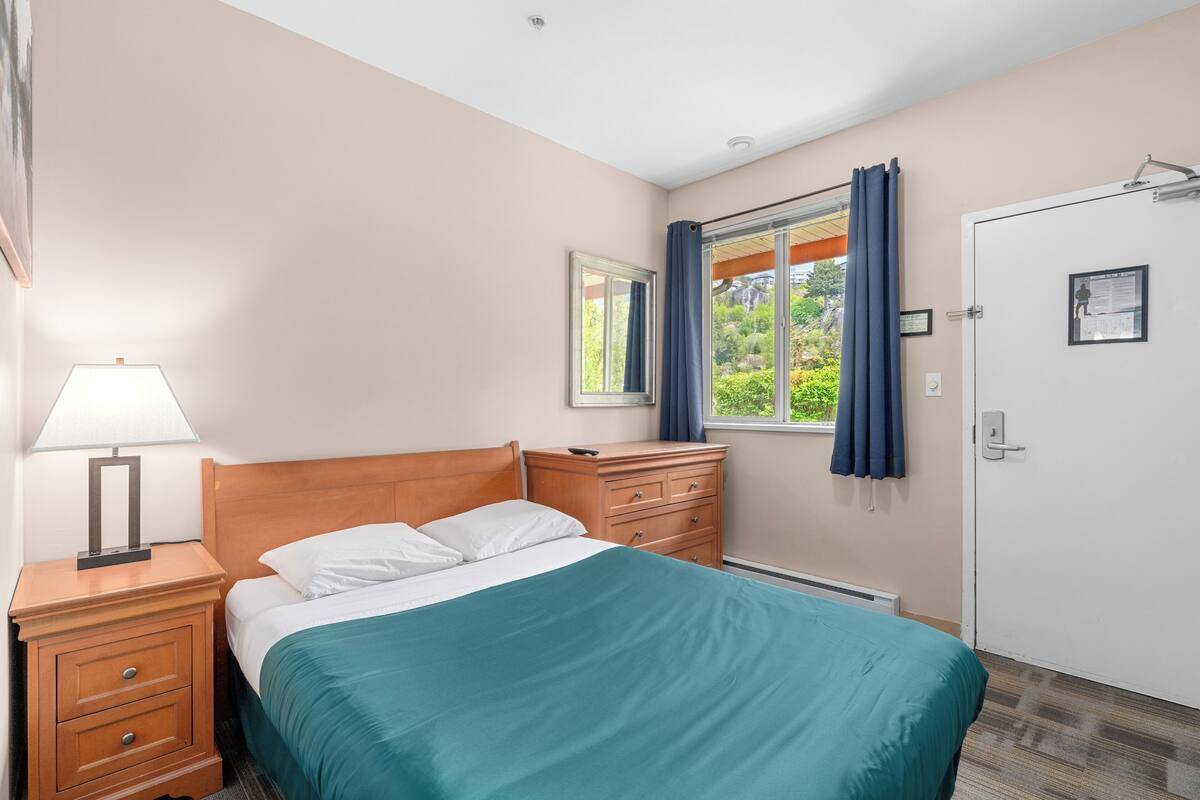 Hotel-Style Double Plus | Blackout drapes, iron/ironing board (on request), WiFi (free)