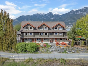 Exterior - Squamish Adventure Inn (Squamish)